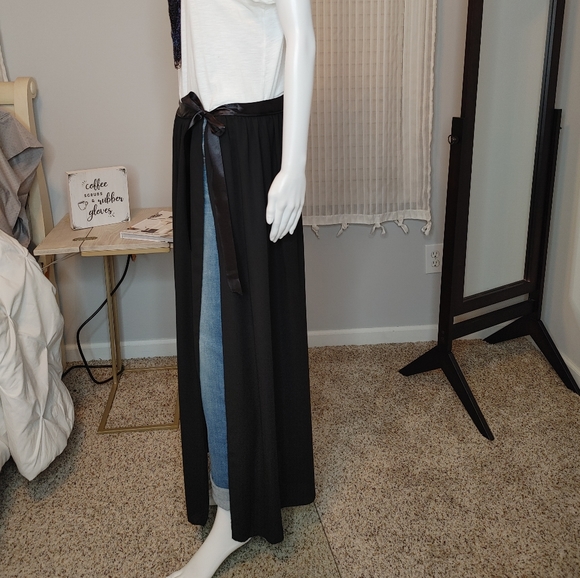 Black Tie Side Maxi Beach Sarong, Black O/S - Picture 9 of 13